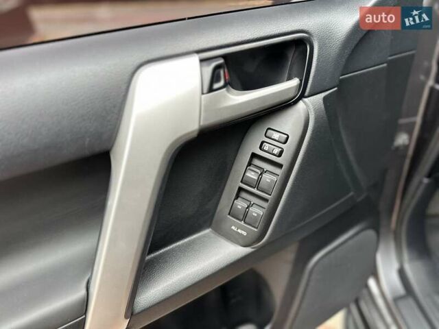 Серый Тойота Ленд Крузер Прадо, объемом двигателя 2.76 л и пробегом 134 тыс. км за 40500 $, фото 32 на Automoto.ua