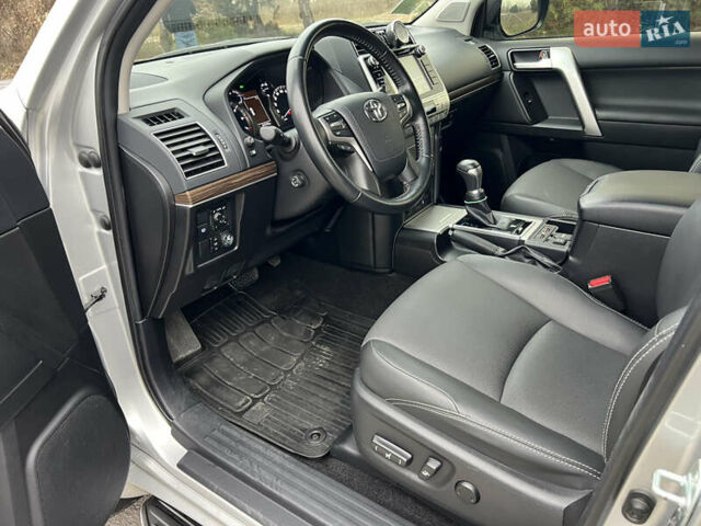 Серый Тойота Ленд Крузер Прадо, объемом двигателя 3.96 л и пробегом 64 тыс. км за 42900 $, фото 10 на Automoto.ua