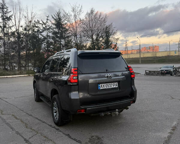 Сірий Тойота Ленд Крузер Прадо, об'ємом двигуна 2.8 л та пробігом 261 тис. км за 37999 $, фото 8 на Automoto.ua