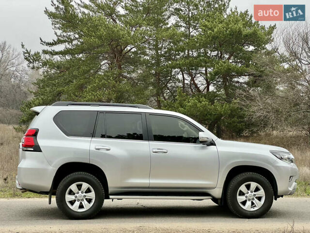 Серый Тойота Ленд Крузер Прадо, объемом двигателя 3.96 л и пробегом 64 тыс. км за 42900 $, фото 2 на Automoto.ua