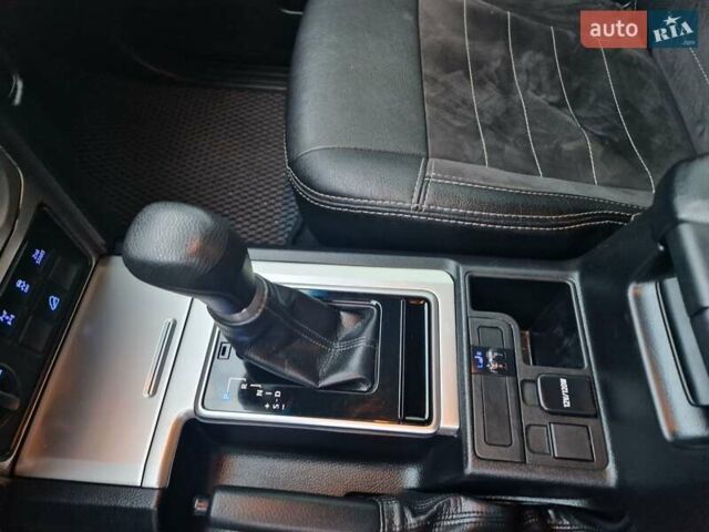 Серый Тойота Ленд Крузер Прадо, объемом двигателя 2.8 л и пробегом 260 тыс. км за 39800 $, фото 28 на Automoto.ua