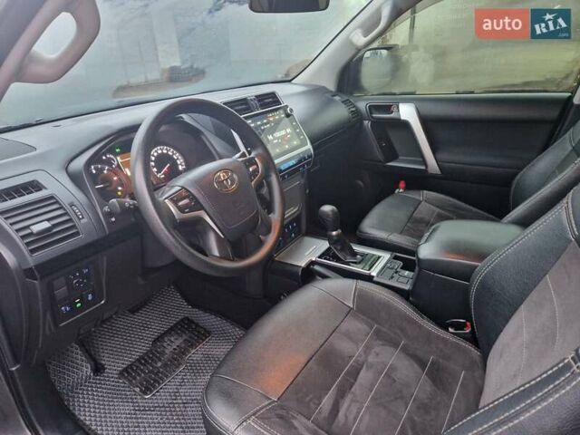 Серый Тойота Ленд Крузер Прадо, объемом двигателя 2.8 л и пробегом 260 тыс. км за 39800 $, фото 25 на Automoto.ua