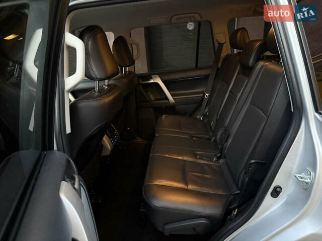 Серый Тойота Ленд Крузер Прадо, объемом двигателя 4 л и пробегом 91 тыс. км за 43500 $, фото 93 на Automoto.ua