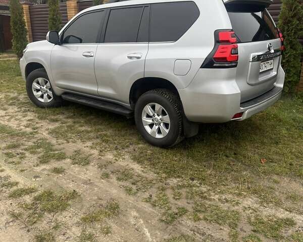 Сірий Тойота Ленд Крузер Прадо, об'ємом двигуна 3.96 л та пробігом 110 тис. км за 35500 $, фото 2 на Automoto.ua