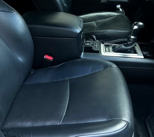 Серый Тойота Ленд Крузер Прадо, объемом двигателя 2.8 л и пробегом 111 тыс. км за 41500 $, фото 2 на Automoto.ua