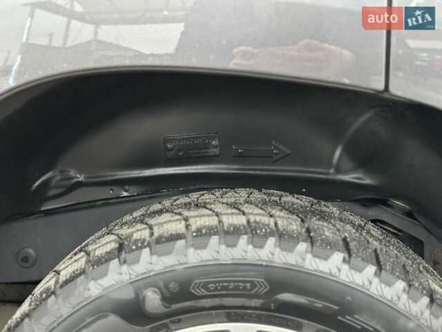 Серый Тойота Ленд Крузер Прадо, объемом двигателя 3.96 л и пробегом 112 тыс. км за 41999 $, фото 55 на Automoto.ua