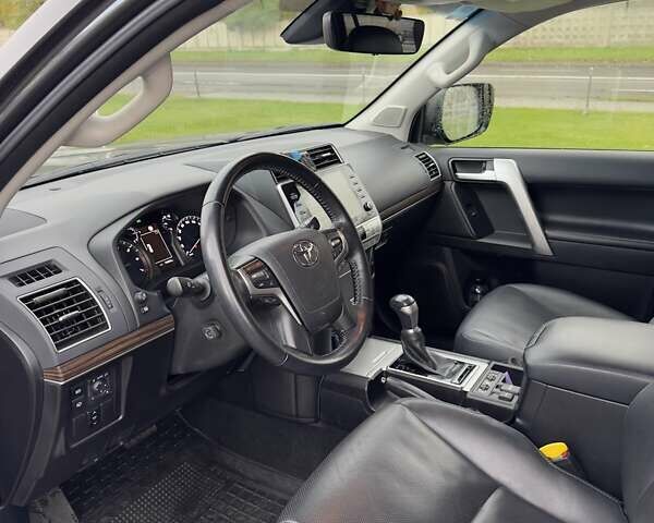 Серый Тойота Ленд Крузер Прадо, объемом двигателя 3.96 л и пробегом 76 тыс. км за 54600 $, фото 8 на Automoto.ua