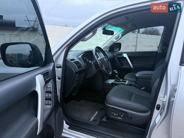 Серый Тойота Ленд Крузер Прадо, объемом двигателя 2.76 л и пробегом 56 тыс. км за 46300 $, фото 26 на Automoto.ua