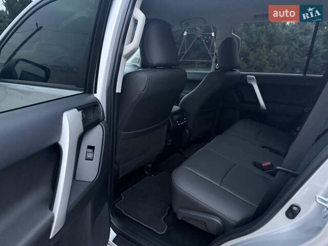 Серый Тойота Ленд Крузер Прадо, объемом двигателя 2.76 л и пробегом 56 тыс. км за 46300 $, фото 49 на Automoto.ua