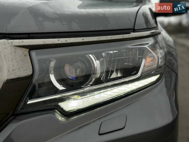 Серый Тойота Ленд Крузер Прадо, объемом двигателя 3.96 л и пробегом 112 тыс. км за 41999 $, фото 39 на Automoto.ua