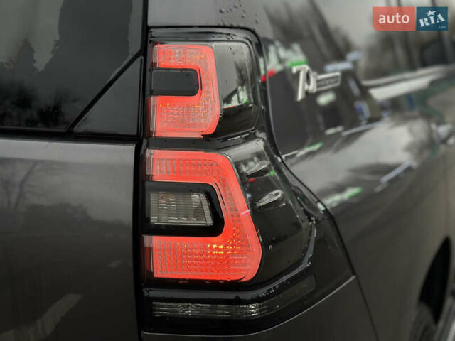 Серый Тойота Ленд Крузер Прадо, объемом двигателя 3.96 л и пробегом 112 тыс. км за 41999 $, фото 41 на Automoto.ua