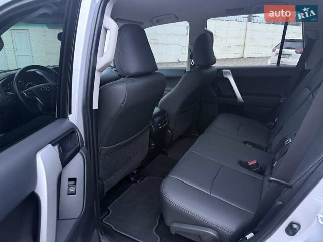 Серый Тойота Ленд Крузер Прадо, объемом двигателя 2.76 л и пробегом 56 тыс. км за 46300 $, фото 27 на Automoto.ua