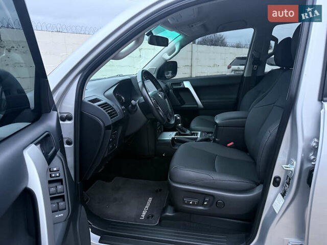 Серый Тойота Ленд Крузер Прадо, объемом двигателя 2.76 л и пробегом 56 тыс. км за 46300 $, фото 23 на Automoto.ua