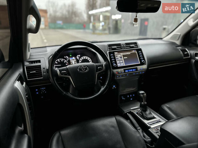 Серый Тойота Ленд Крузер Прадо, объемом двигателя 3.96 л и пробегом 112 тыс. км за 41999 $, фото 50 на Automoto.ua