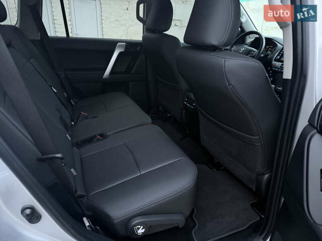 Серый Тойота Ленд Крузер Прадо, объемом двигателя 2.76 л и пробегом 56 тыс. км за 46300 $, фото 51 на Automoto.ua