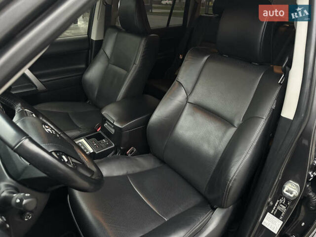 Серый Тойота Ленд Крузер Прадо, объемом двигателя 3.96 л и пробегом 112 тыс. км за 41999 $, фото 48 на Automoto.ua