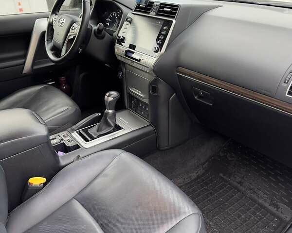 Серый Тойота Ленд Крузер Прадо, объемом двигателя 3.96 л и пробегом 76 тыс. км за 54600 $, фото 11 на Automoto.ua