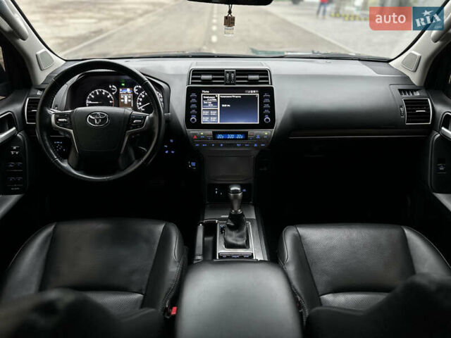 Серый Тойота Ленд Крузер Прадо, объемом двигателя 3.96 л и пробегом 112 тыс. км за 41999 $, фото 49 на Automoto.ua