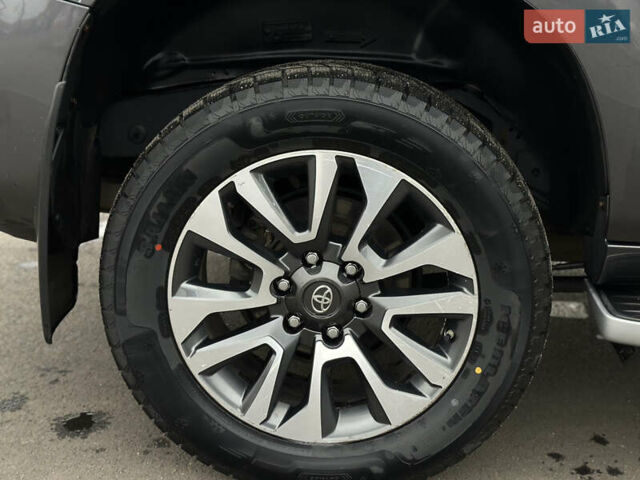 Серый Тойота Ленд Крузер Прадо, объемом двигателя 3.96 л и пробегом 112 тыс. км за 41999 $, фото 56 на Automoto.ua