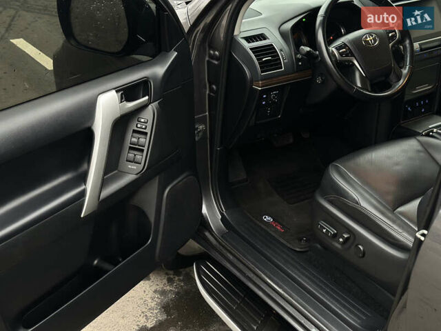 Серый Тойота Ленд Крузер Прадо, объемом двигателя 3.96 л и пробегом 112 тыс. км за 41999 $, фото 42 на Automoto.ua