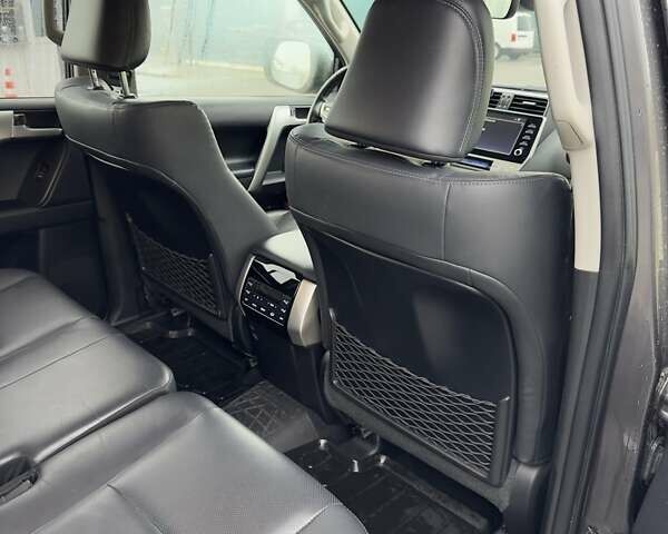 Серый Тойота Ленд Крузер Прадо, объемом двигателя 3.96 л и пробегом 76 тыс. км за 54600 $, фото 10 на Automoto.ua