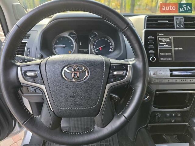 Сірий Тойота Ленд Крузер Прадо, об'ємом двигуна 3.96 л та пробігом 30 тис. км за 48500 $, фото 25 на Automoto.ua