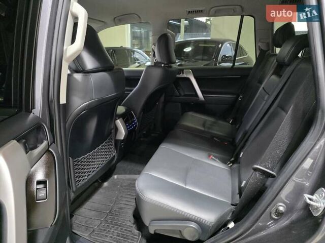 Серый Тойота Ленд Крузер Прадо, объемом двигателя 2.76 л и пробегом 111 тыс. км за 50999 $, фото 47 на Automoto.ua