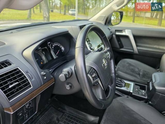 Серый Тойота Ленд Крузер Прадо, объемом двигателя 3.96 л и пробегом 30 тыс. км за 48999 $, фото 24 на Automoto.ua