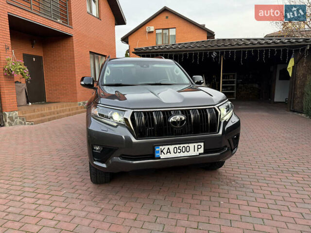 Серый Тойота Ленд Крузер Прадо, объемом двигателя 3.96 л и пробегом 18 тыс. км за 55999 $, фото 1 на Automoto.ua