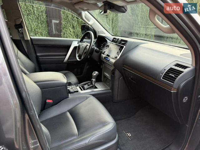 Серый Тойота Ленд Крузер Прадо, объемом двигателя 3.96 л и пробегом 18 тыс. км за 55999 $, фото 16 на Automoto.ua