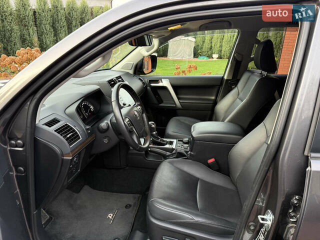 Серый Тойота Ленд Крузер Прадо, объемом двигателя 3.96 л и пробегом 18 тыс. км за 55999 $, фото 17 на Automoto.ua