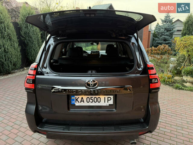 Серый Тойота Ленд Крузер Прадо, объемом двигателя 3.96 л и пробегом 18 тыс. км за 55999 $, фото 6 на Automoto.ua