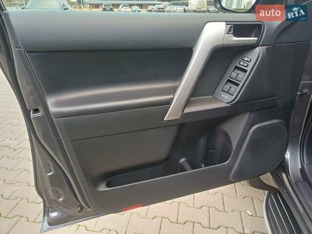 Сірий Тойота Ленд Крузер Прадо, об'ємом двигуна 3.96 л та пробігом 23 тис. км за 52100 $, фото 18 на Automoto.ua