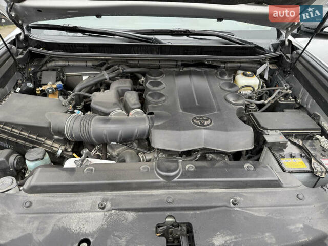 Сірий Тойота Ленд Крузер Прадо, об'ємом двигуна 3.96 л та пробігом 19 тис. км за 58200 $, фото 28 на Automoto.ua