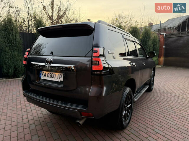 Серый Тойота Ленд Крузер Прадо, объемом двигателя 3.96 л и пробегом 18 тыс. км за 55999 $, фото 4 на Automoto.ua