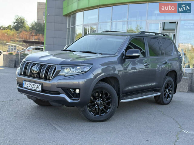 Серый Тойота Ленд Крузер Прадо, объемом двигателя 2.76 л и пробегом 70 тыс. км за 49500 $, фото 1 на Automoto.ua