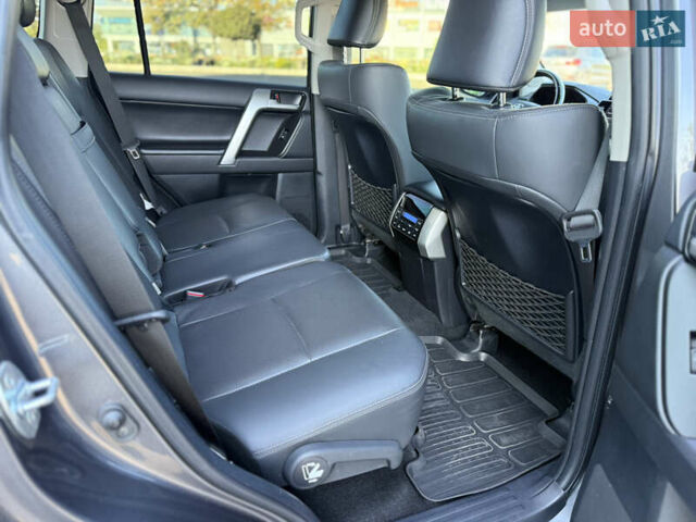 Серый Тойота Ленд Крузер Прадо, объемом двигателя 2.76 л и пробегом 70 тыс. км за 49500 $, фото 7 на Automoto.ua