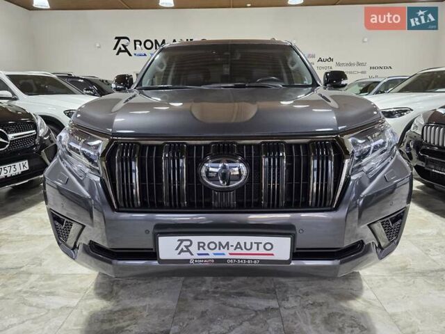 Серый Тойота Ленд Крузер Прадо, объемом двигателя 2.76 л и пробегом 111 тыс. км за 50999 $, фото 1 на Automoto.ua