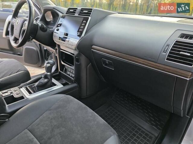 Серый Тойота Ленд Крузер Прадо, объемом двигателя 3.96 л и пробегом 30 тыс. км за 48999 $, фото 25 на Automoto.ua