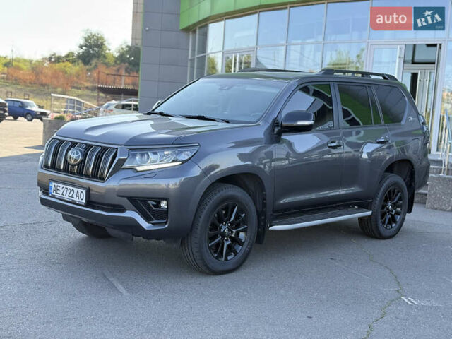 Серый Тойота Ленд Крузер Прадо, объемом двигателя 2.76 л и пробегом 70 тыс. км за 49500 $, фото 5 на Automoto.ua