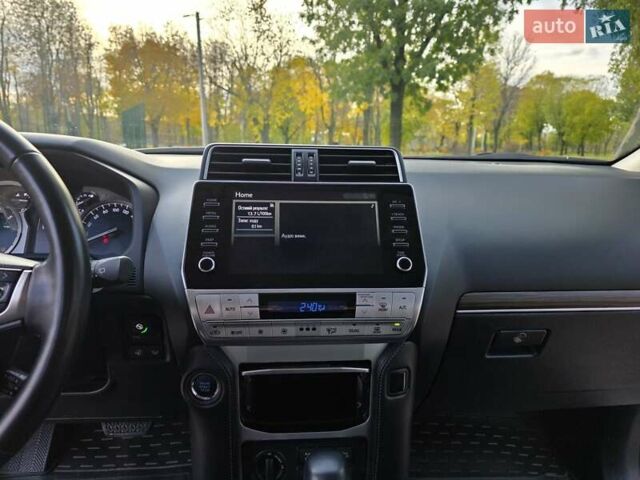 Серый Тойота Ленд Крузер Прадо, объемом двигателя 3.96 л и пробегом 30 тыс. км за 48999 $, фото 16 на Automoto.ua