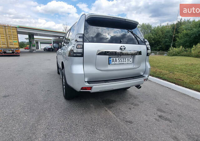 Сірий Тойота Ленд Крузер Прадо, об'ємом двигуна 3.96 л та пробігом 35 тис. км за 50100 $, фото 3 на Automoto.ua