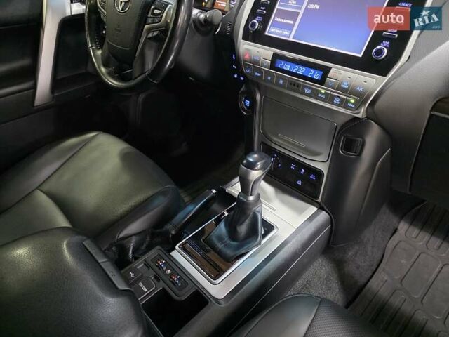 Серый Тойота Ленд Крузер Прадо, объемом двигателя 2.76 л и пробегом 111 тыс. км за 50999 $, фото 56 на Automoto.ua