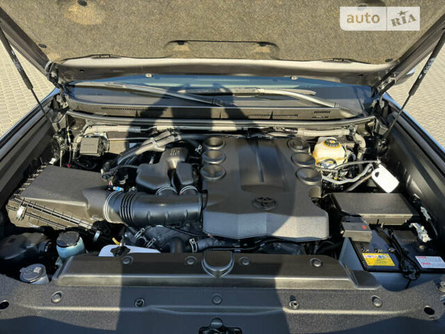 Серый Тойота Ленд Крузер Прадо, объемом двигателя 3.96 л и пробегом 54 тыс. км за 52700 $, фото 126 на Automoto.ua