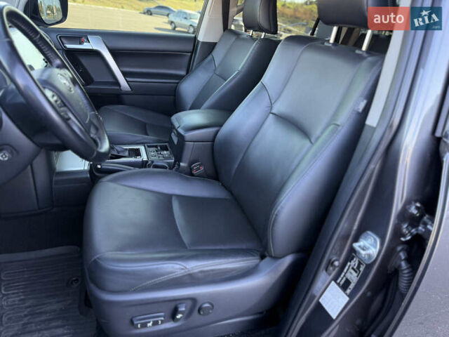 Серый Тойота Ленд Крузер Прадо, объемом двигателя 2.76 л и пробегом 70 тыс. км за 49500 $, фото 8 на Automoto.ua