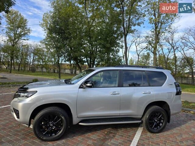 Серый Тойота Ленд Крузер Прадо, объемом двигателя 3.96 л и пробегом 30 тыс. км за 48999 $, фото 6 на Automoto.ua