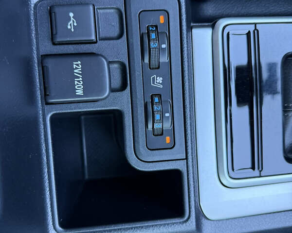 Серый Тойота Ленд Крузер Прадо, объемом двигателя 2.76 л и пробегом 70 тыс. км за 49500 $, фото 12 на Automoto.ua