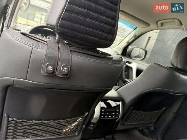 Сірий Тойота Ленд Крузер Прадо, об'ємом двигуна 3.96 л та пробігом 19 тис. км за 58200 $, фото 21 на Automoto.ua