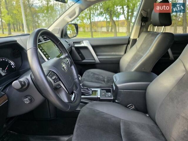 Серый Тойота Ленд Крузер Прадо, объемом двигателя 3.96 л и пробегом 30 тыс. км за 48999 $, фото 23 на Automoto.ua