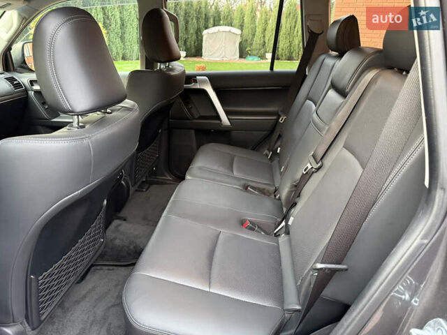 Серый Тойота Ленд Крузер Прадо, объемом двигателя 3.96 л и пробегом 18 тыс. км за 55999 $, фото 12 на Automoto.ua